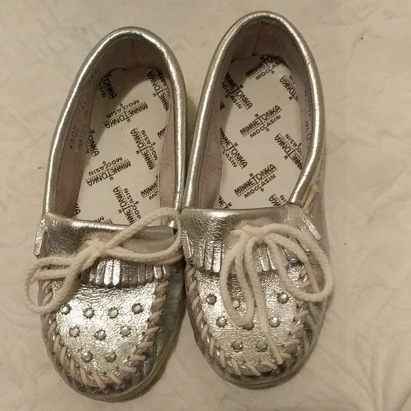 silver minnetonka moccasins